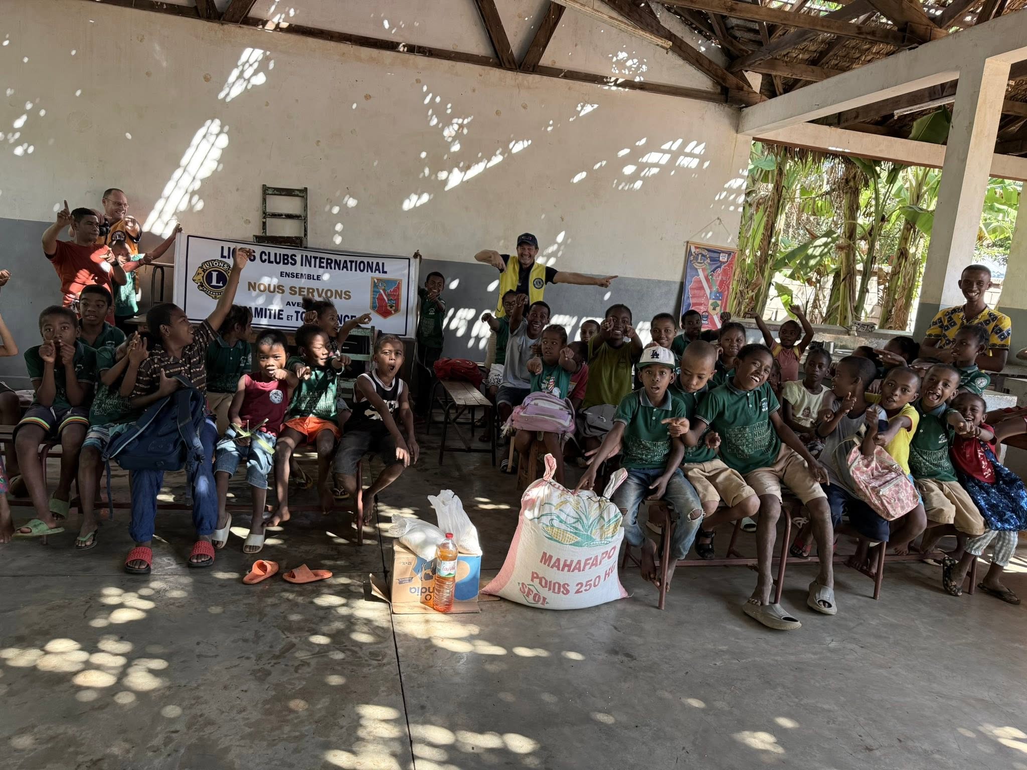 Distribution de bouillie Nutri'zaza au CDEF